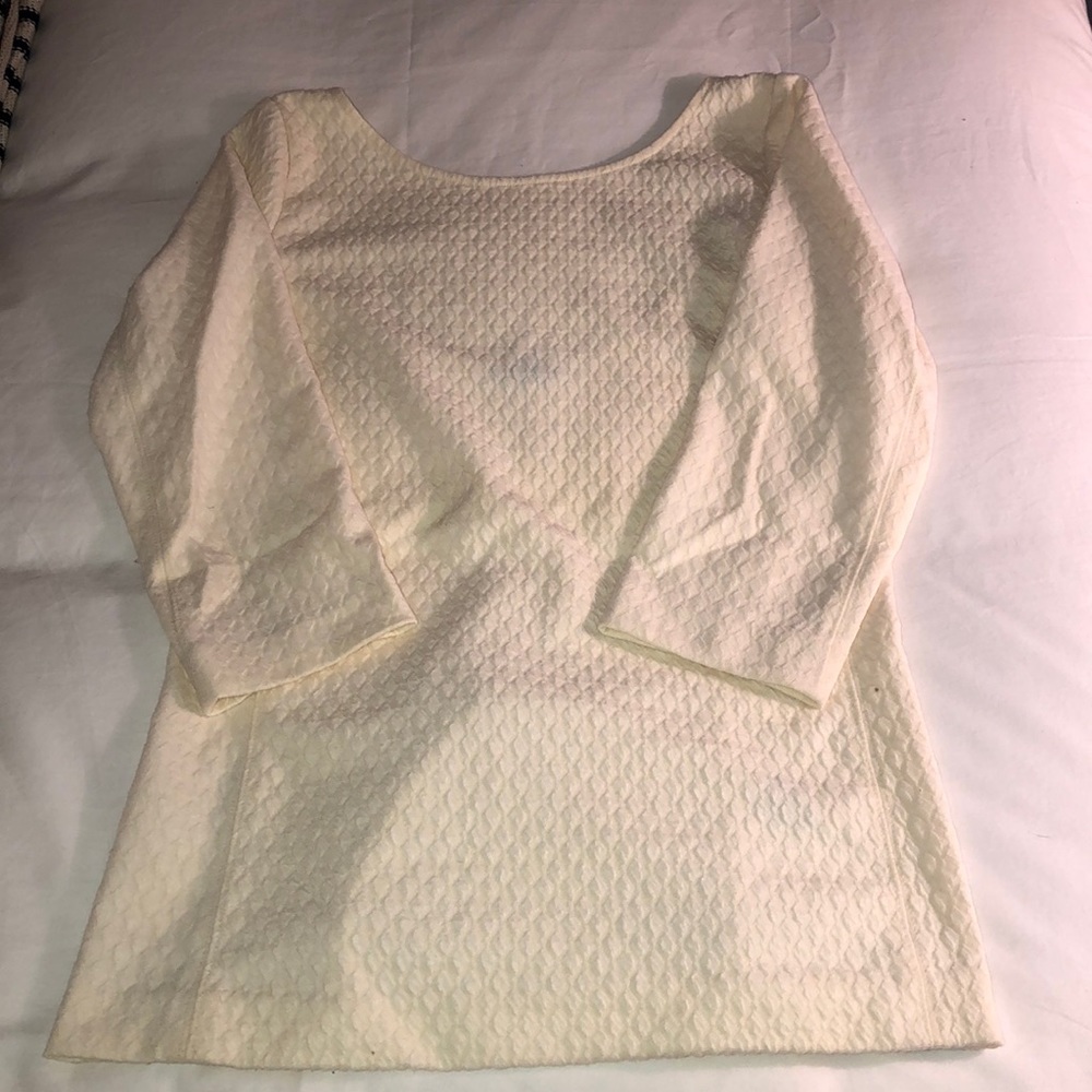 3/4 length scoop back shirt
